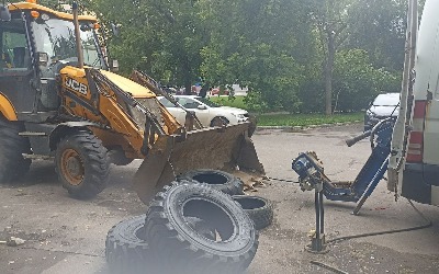 нарезка протектора шины грузовика